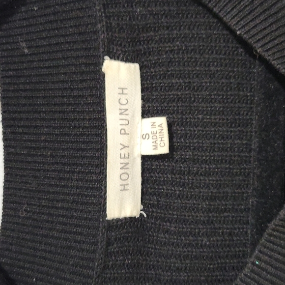 Cropped Thick Sweater - Picture 3 of 6